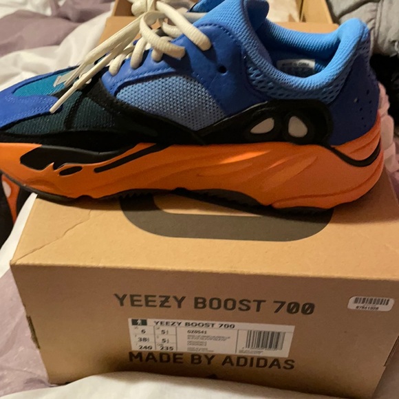 Adidas Yezzy Boost 700 - Picture 1 of 4